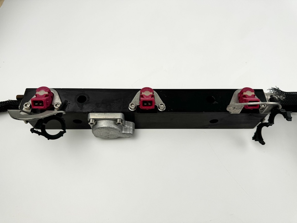 2000 Mercury 200 HP 2 Stroke Outboard Fuel Injector Set W/ Rail 858259A1 OEM