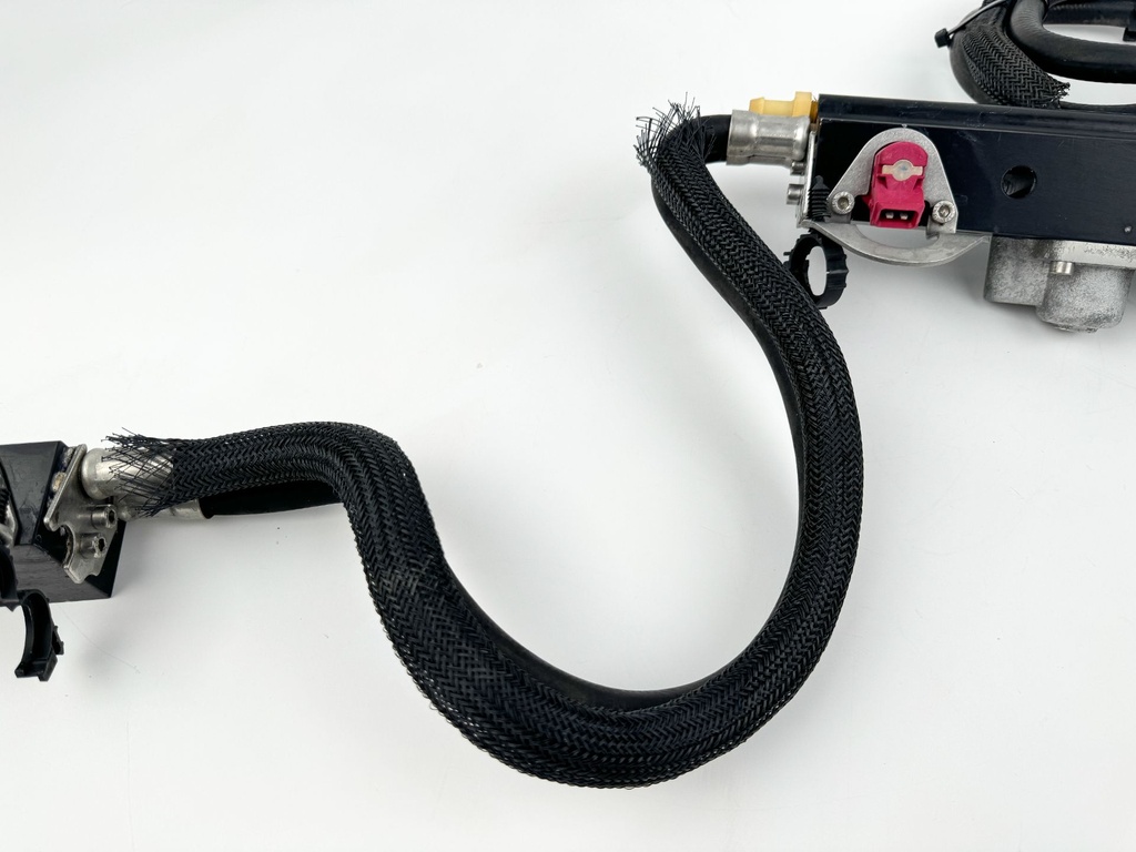 2000 Mercury 200 HP 2 Stroke Outboard Fuel Injector Set W/ Rail 858259A1 OEM