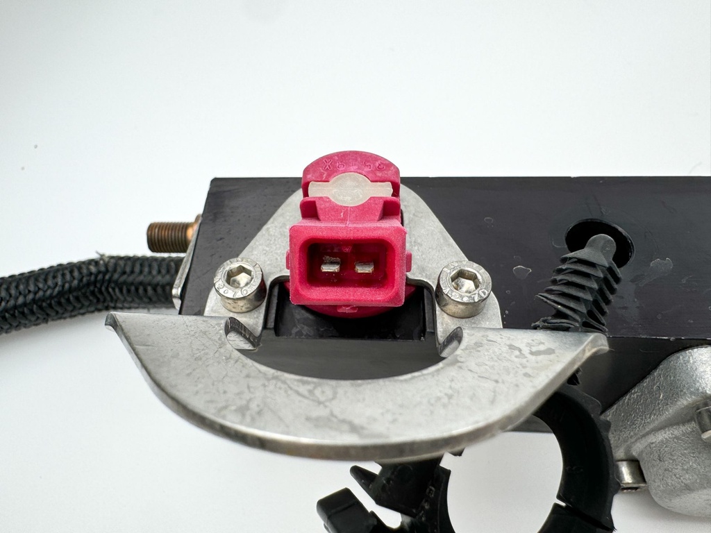 2000 Mercury 200 HP 2 Stroke Outboard Fuel Injector Set W/ Rail 858259A1 OEM