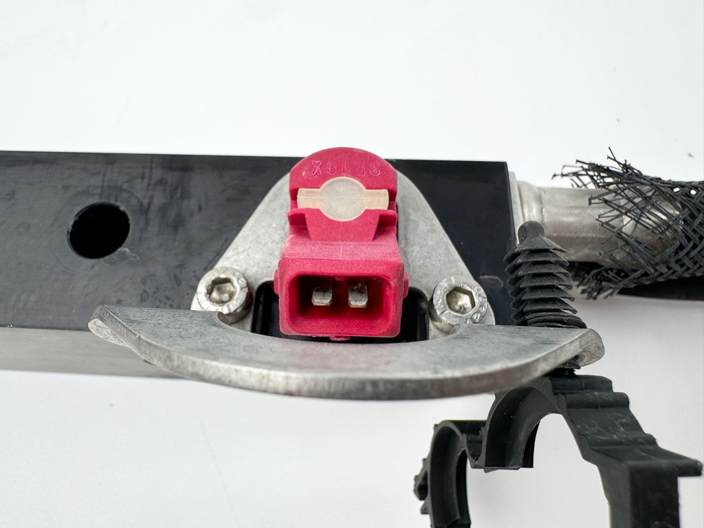 2000 Mercury 200 HP 2 Stroke Outboard Fuel Injector Set W/ Rail 858259A1 OEM