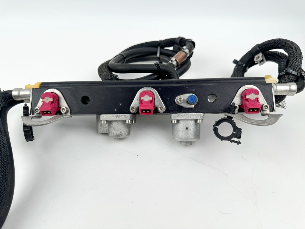 2000 Mercury 200 HP 2 Stroke Outboard Fuel Injector Set W/ Rail 858259A1 OEM