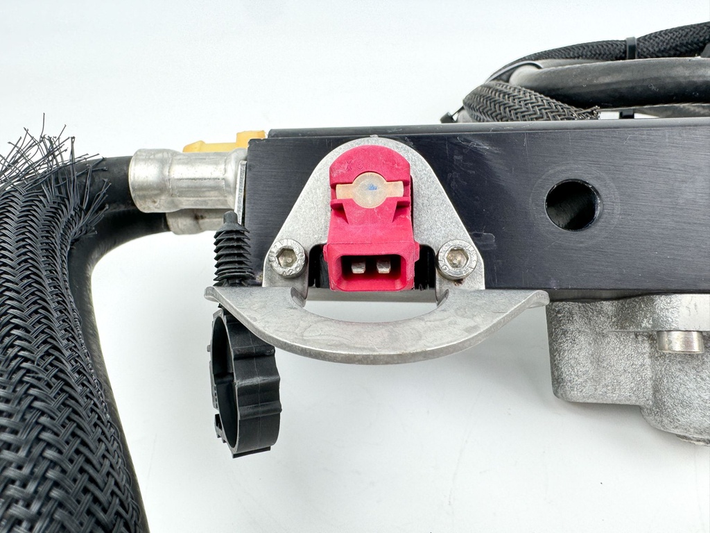 2000 Mercury 200 HP 2 Stroke Outboard Fuel Injector Set W/ Rail 858259A1 OEM