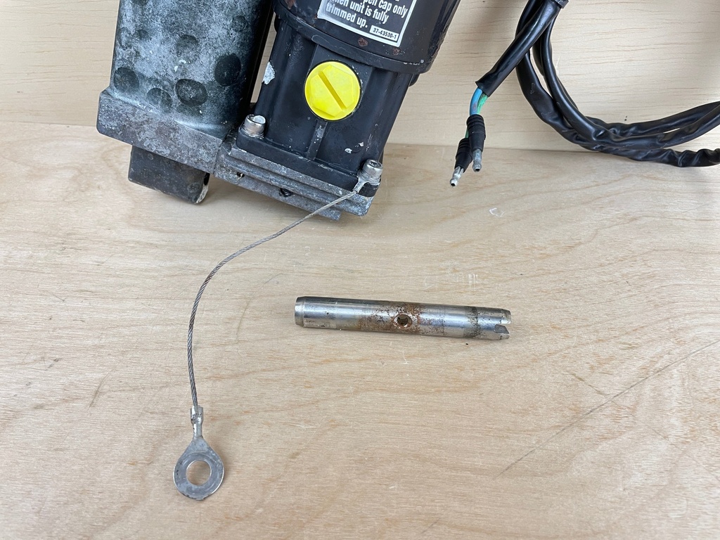 2006 Mercury 50HP 4 Stroke Outboard Engine Power Trim & Tilt Assembly 855654T09