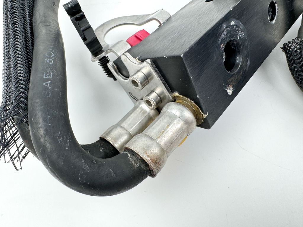 2000 Mercury 200 HP 2 Stroke Outboard Fuel Injector Set W/ Rail 858259A1 OEM