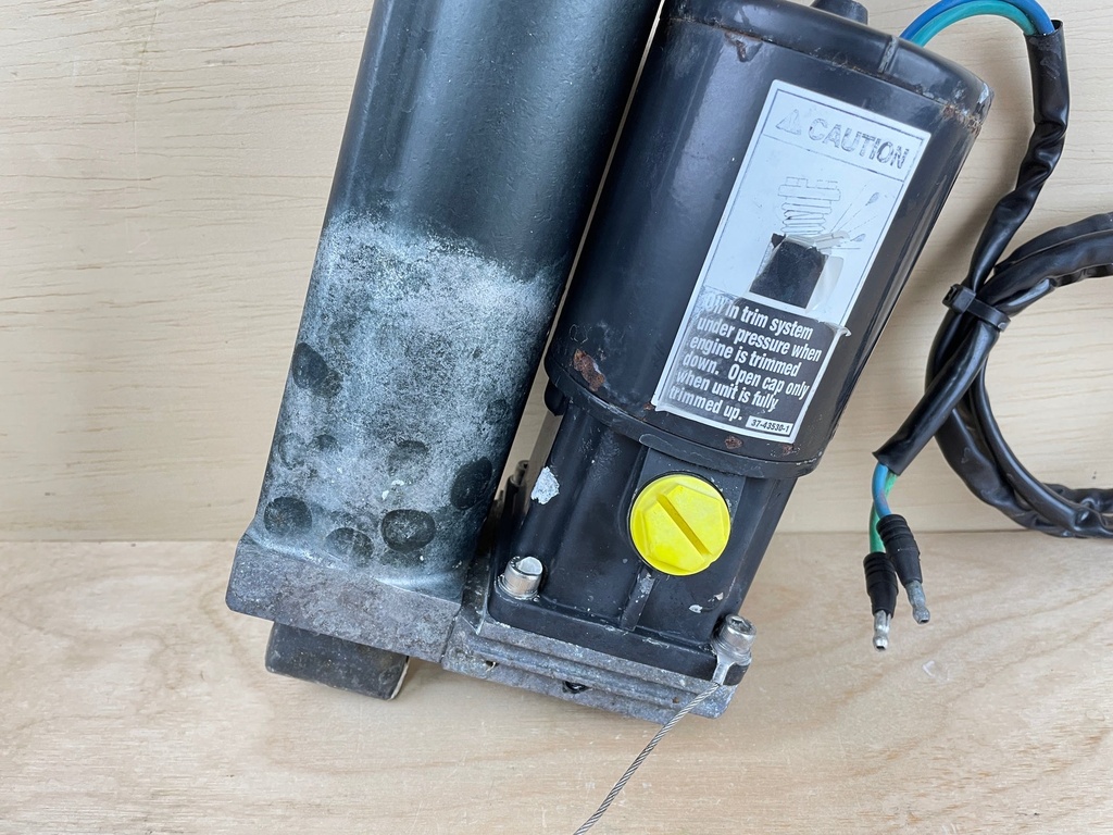 2006 Mercury 50HP 4 Stroke Outboard Engine Power Trim & Tilt Assembly 855654T09