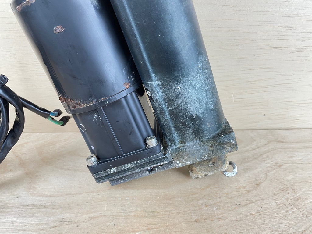 2006 Mercury 50HP 4 Stroke Outboard Engine Power Trim & Tilt Assembly 855654T09