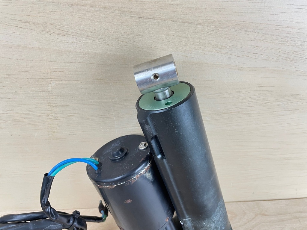 2006 Mercury 50HP 4 Stroke Outboard Engine Power Trim & Tilt Assembly 855654T09