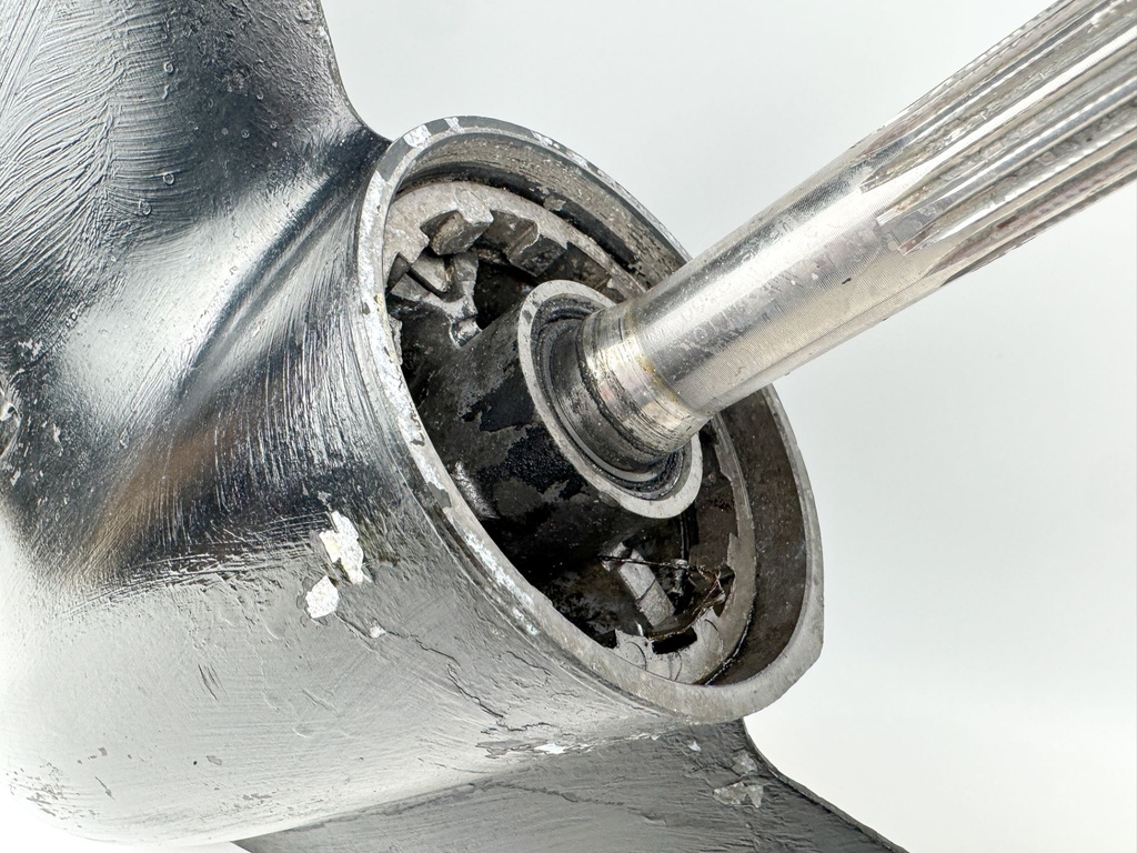 2000 Mercury 200 HP 2 Stroke Outboard Lower Unit Gear Case 859399T14 - Parts