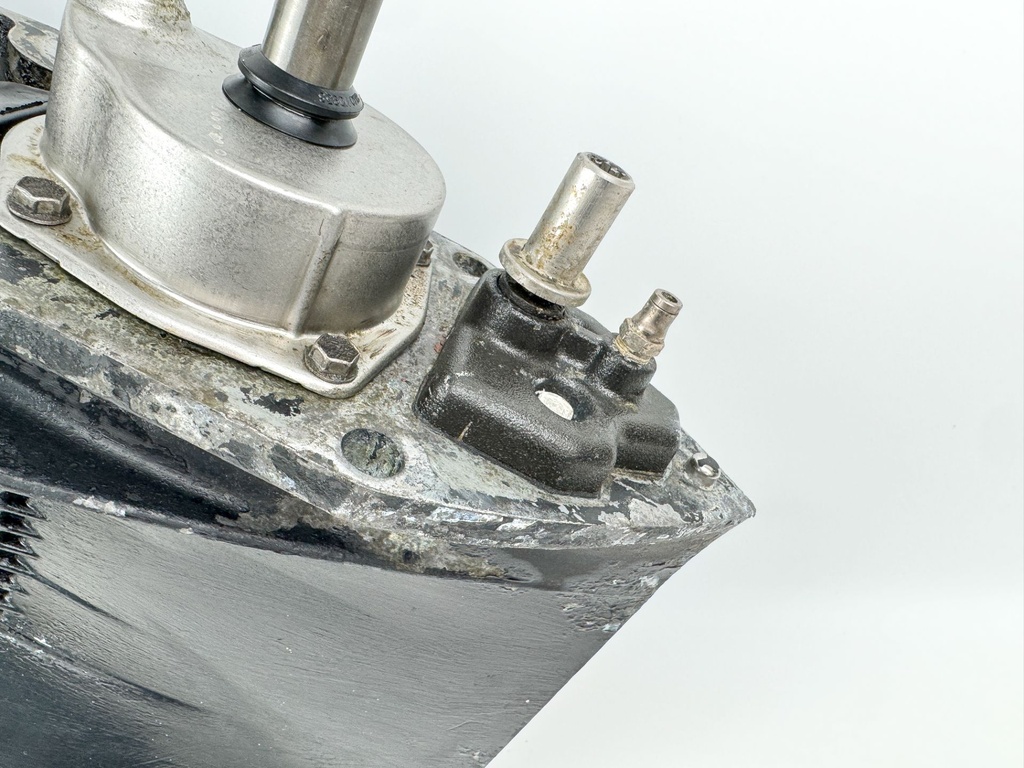 2000 Mercury 200 HP 2 Stroke Outboard Lower Unit Gear Case 859399T14 - Parts