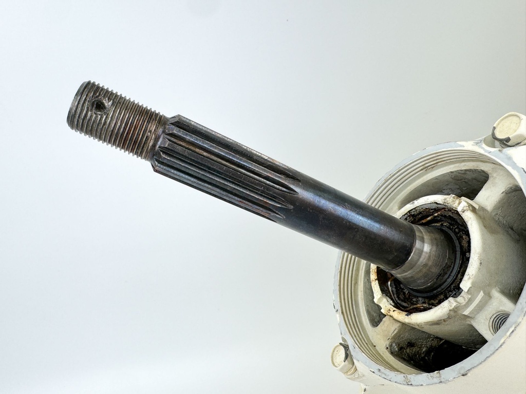 2001 - 2009 Suzuki DF 60 70 HP 20" Long Lower Unit Gear Case OEM