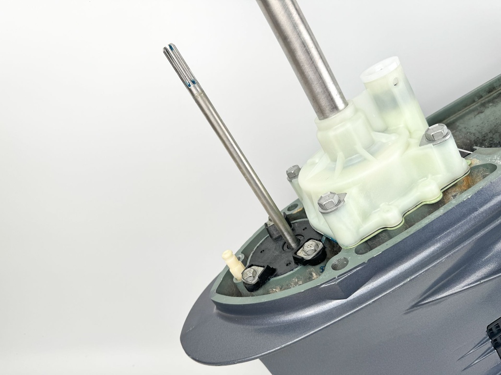 2004 + Yamaha 150HP 4 Stroke 25" Shaft Lower Unit Gear Case - Fully Inspected