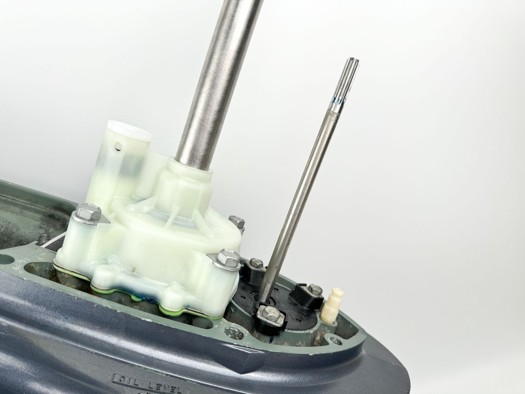 2004 + Yamaha 150HP 4 Stroke 25" Shaft Lower Unit Gear Case - Fully Inspected