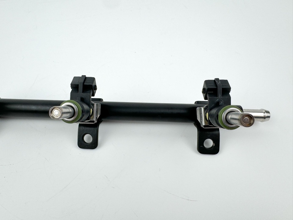 2015 Mercury 115 HP 4 Stroke Outboard Fuel Injector Set W/ Rail 8M6002428 OEM