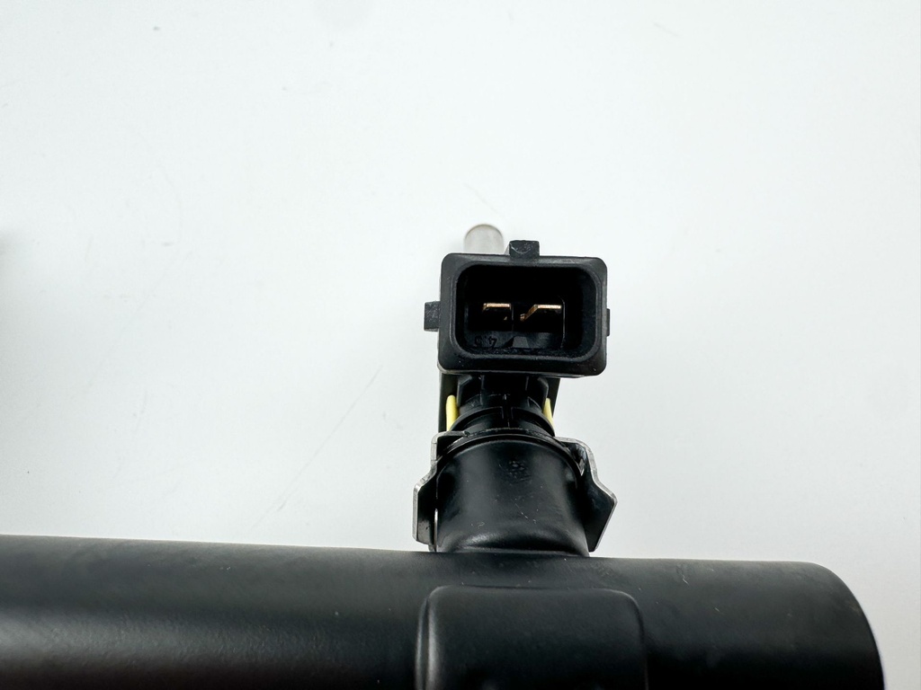 2015 Mercury 115 HP 4 Stroke Outboard Fuel Injector Set W/ Rail 8M6002428 OEM