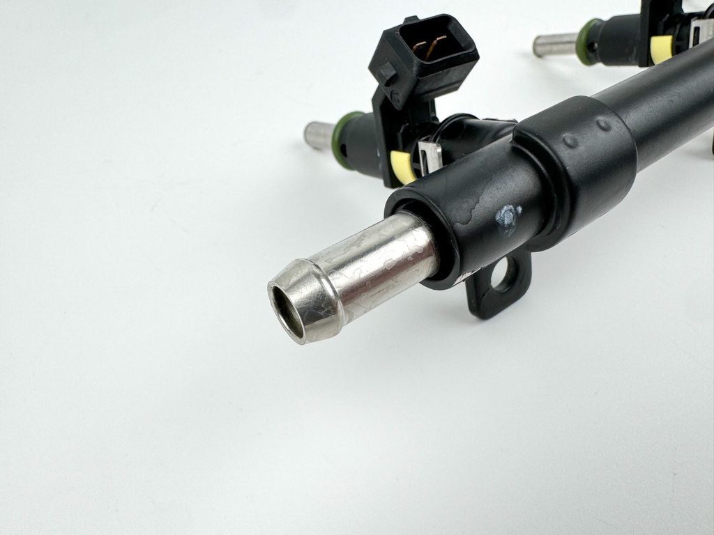 2015 Mercury 115 HP 4 Stroke Outboard Fuel Injector Set W/ Rail 8M6002428 OEM