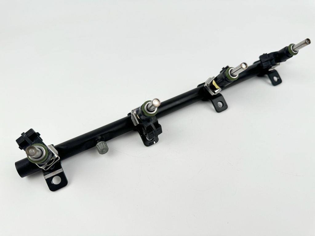 2015 Mercury 115 HP 4 Stroke Outboard Fuel Injector Set W/ Rail 8M6002428 OEM