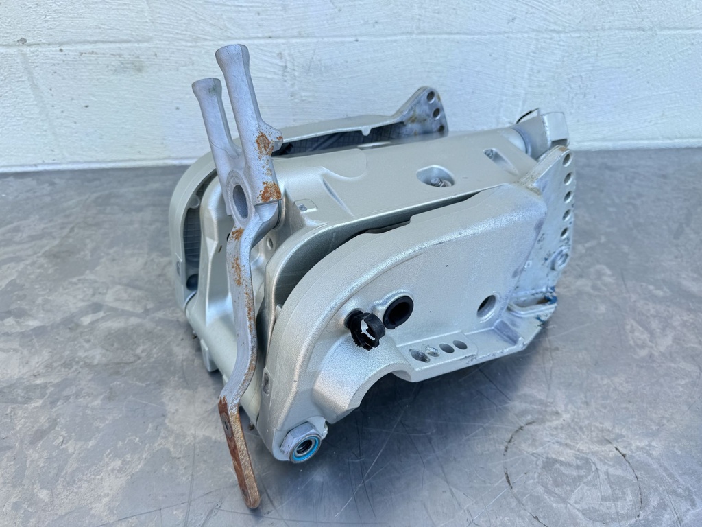 2007 Honda 150 HP 4 Stroke Outboard Swivel Bracket 50201-ZW1-040ZA OEM