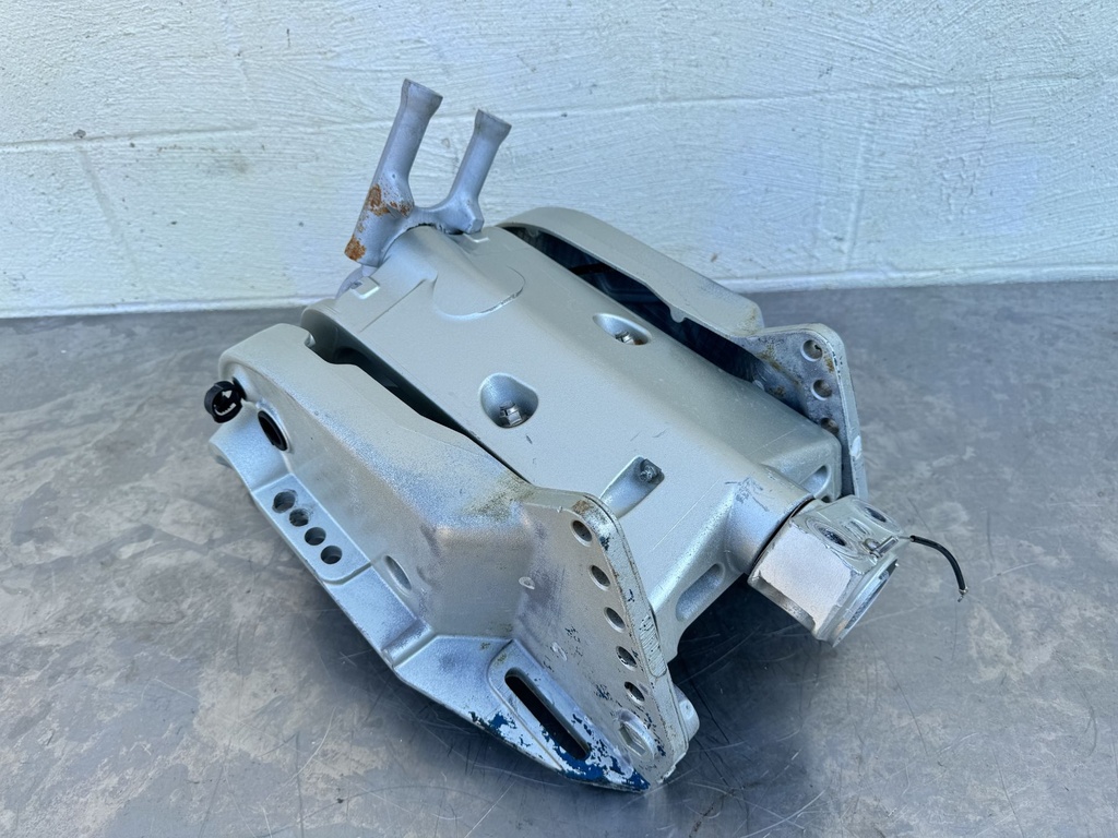 2007 Honda 150 HP 4 Stroke Outboard Swivel Bracket 50201-ZW1-040ZA OEM