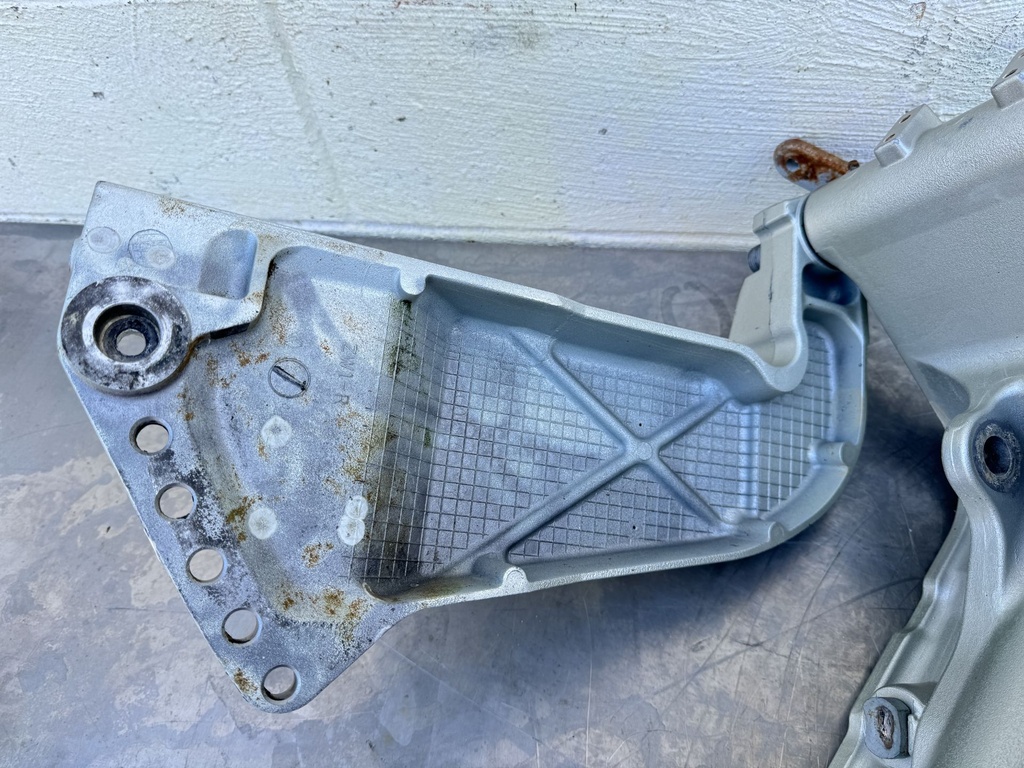 2007 Honda 150 HP 4 Stroke Outboard Swivel Bracket 50201-ZW1-040ZA OEM