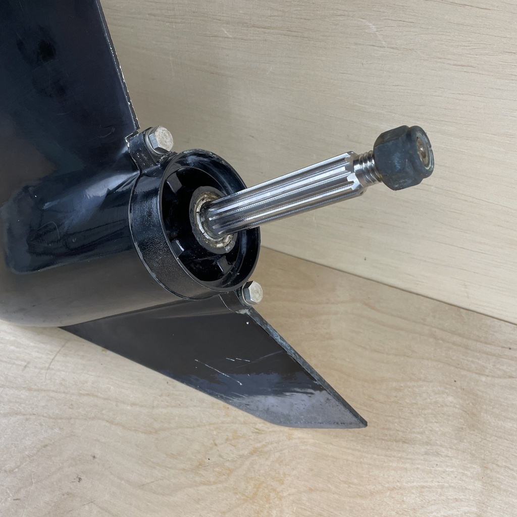 2010 Mercury 40HP 4 Stroke Outboard 20" L Lower Unit Gear Case Assembly 8M0086324