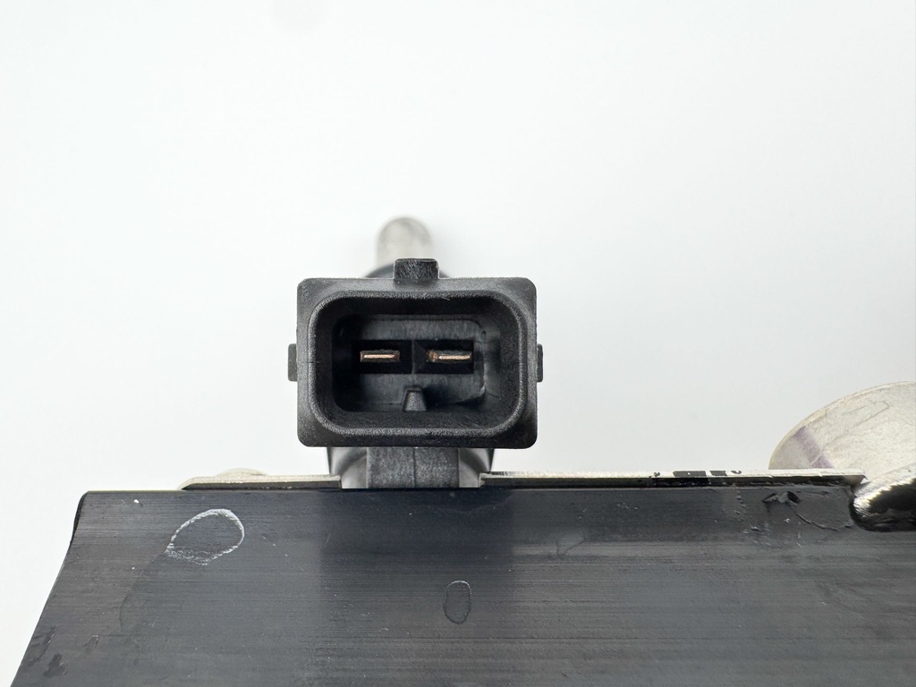 2009 Mercury 200 HP 4 Stroke Outboard Fuel Injector Set W/ Rail 8M0041571 OEM