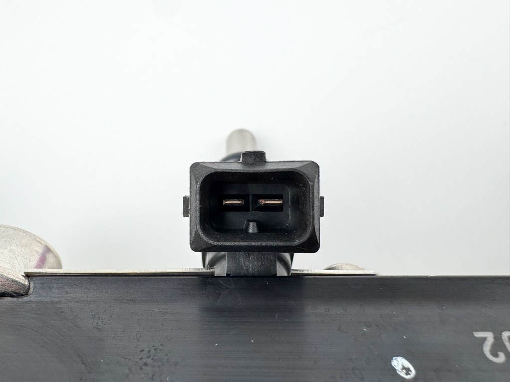 2009 Mercury 200 HP 4 Stroke Outboard Fuel Injector Set W/ Rail 8M0041571 OEM