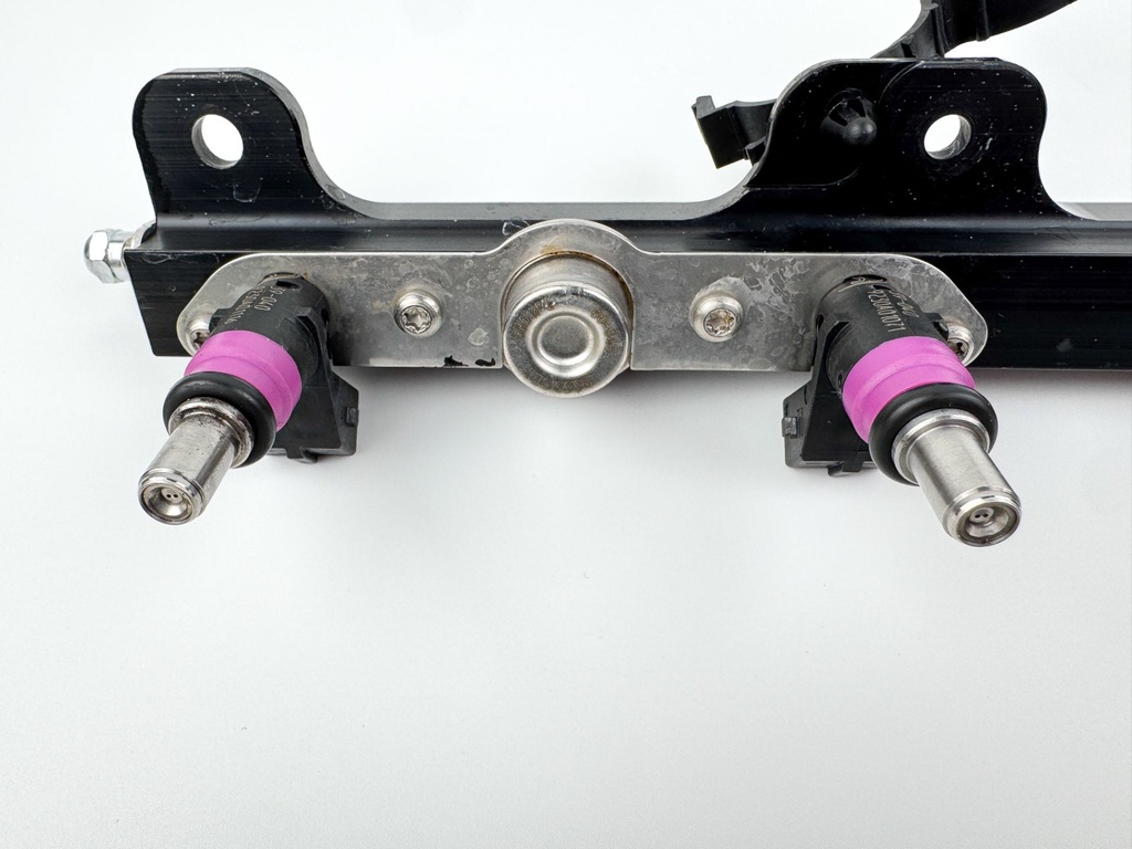 2009 Mercury 200 HP 4 Stroke Outboard Fuel Injector Set W/ Rail 8M0041571 OEM