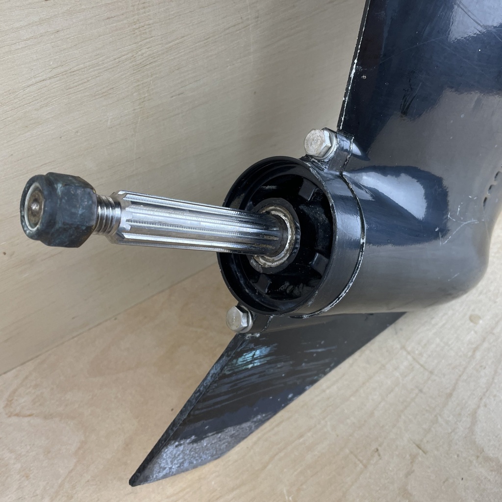 2010 Mercury 40HP 4 Stroke Outboard 20" L Lower Unit Gear Case Assembly 8M0086324