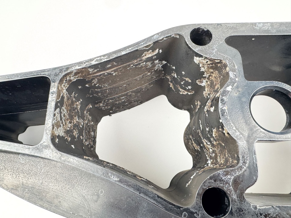 2009 Mercury 200 HP 4 Stroke Outboard Midsection Extension / Spacer 880647T02 OEM