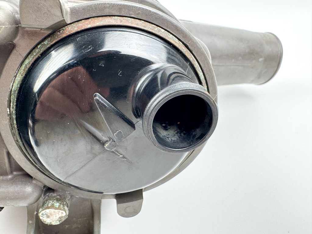 2009 Mercury 200 HP 4 Stroke Outboard Intercooler IAFM 8M0053762 OEM