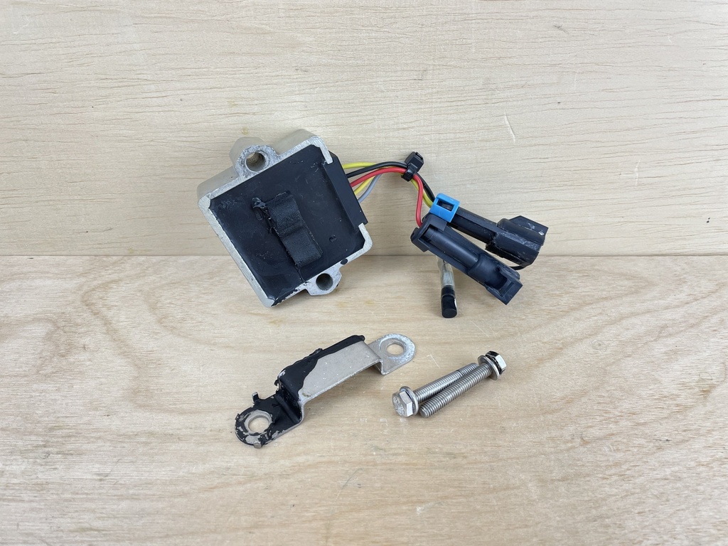 2010 Mercury 40HP 4 Stroke Outboard Voltage Regulator Assembly 893640T01