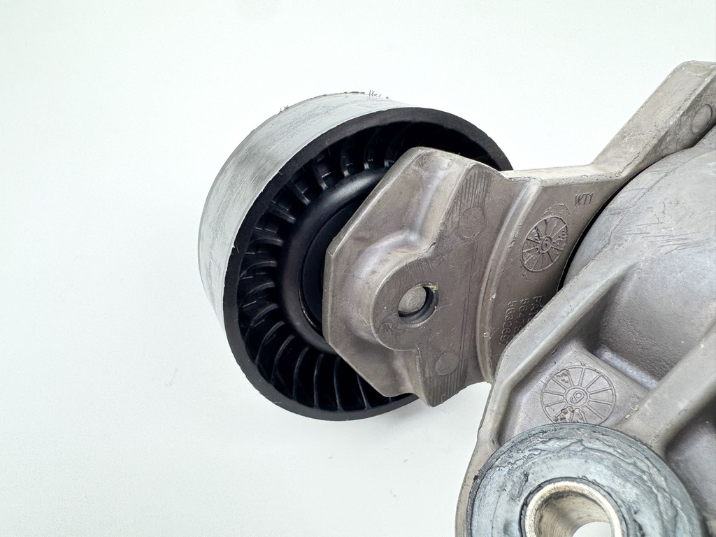 2007 Mercury 135 HP 4 Stroke Outboard Belt Tensioner 885349T05 OEM