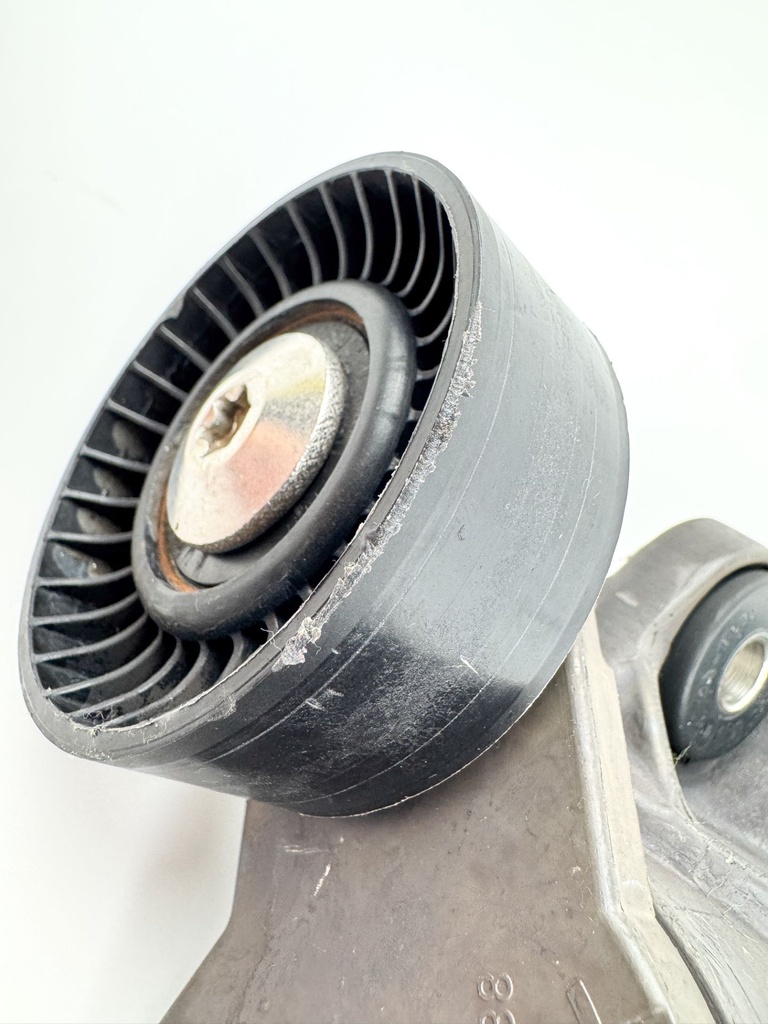 2007 Mercury 135 HP 4 Stroke Outboard Belt Tensioner 885349T05 OEM