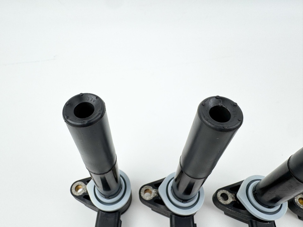 2007 Mercury 135 HP 4 Stroke Outboard Ignition Coil Set 880615T01 OEM