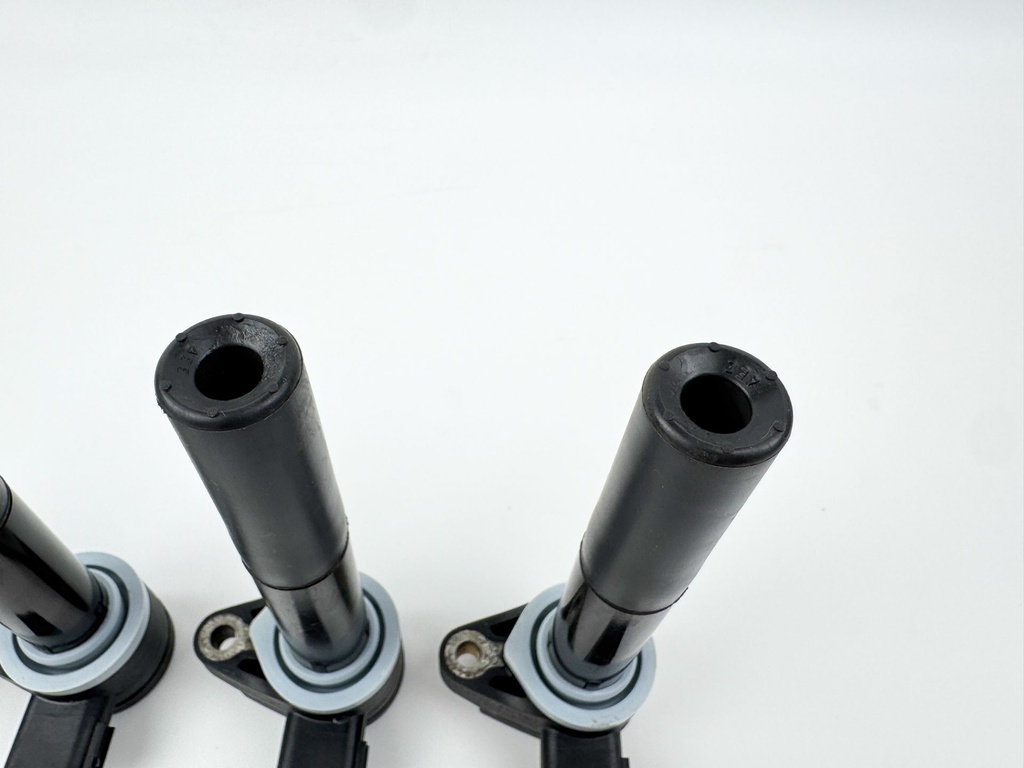 2007 Mercury 135 HP 4 Stroke Outboard Ignition Coil Set 880615T01 OEM