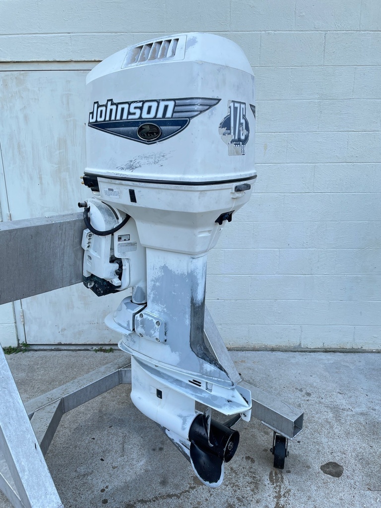 2000 Johnson 175HP 25" XL Shaft 2 Stroke Carbureted Outboard Engine - Freshly Serviced
