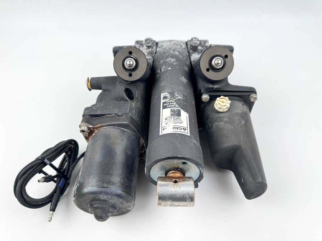 2007 Mercury 135 HP 4 Stroke Outboard Power Trim Tilt Unit 8M0168222 OEM