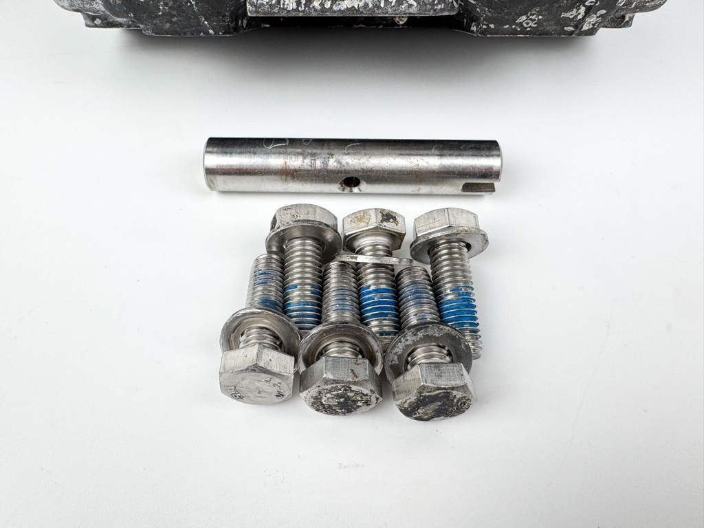 2007 Mercury 135 HP 4 Stroke Outboard Power Trim Tilt Unit 8M0168222 OEM