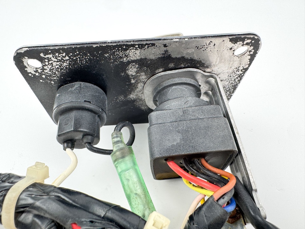 Yamaha Outboard Single Engine Key Switch W/ Key