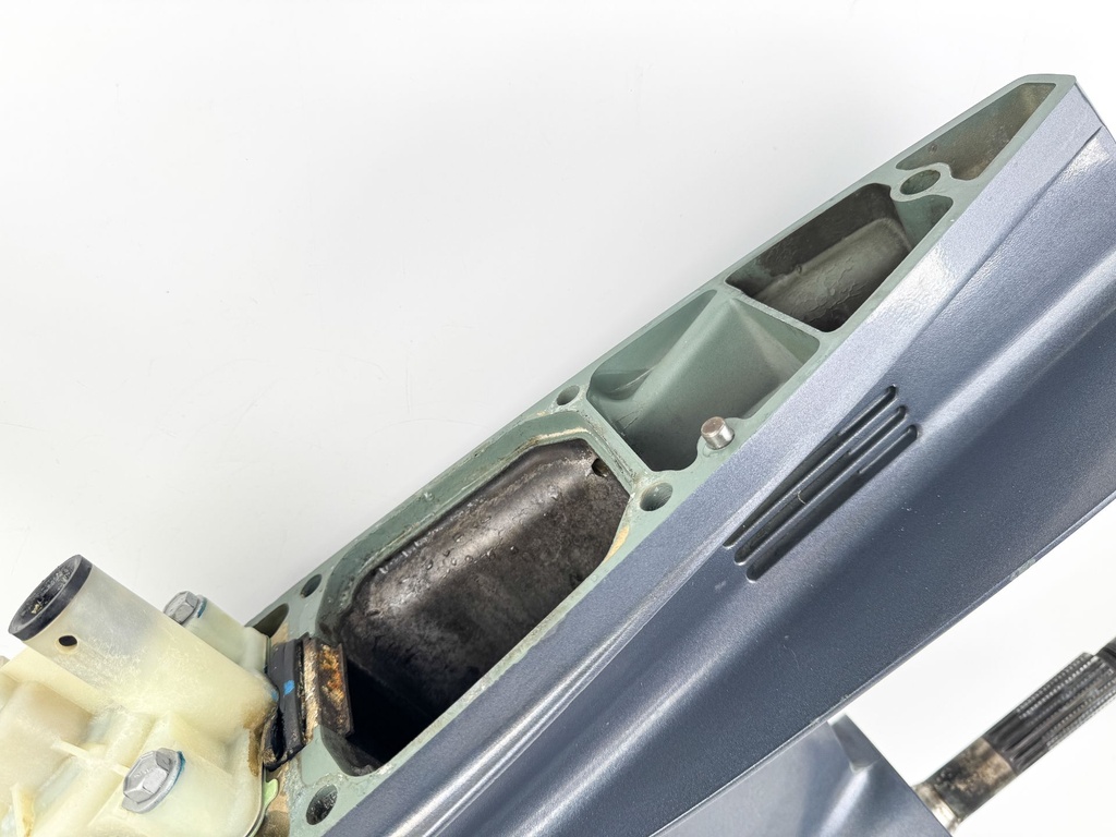 1996-2005 Yamaha 150 175 200 HP 2 Stroke 25" XL Lower Unit Gear Case 64E-45300-24-8D