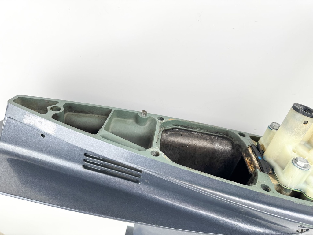 1996-2005 Yamaha 150 175 200 HP 2 Stroke 25" XL Lower Unit Gear Case 64E-45300-24-8D