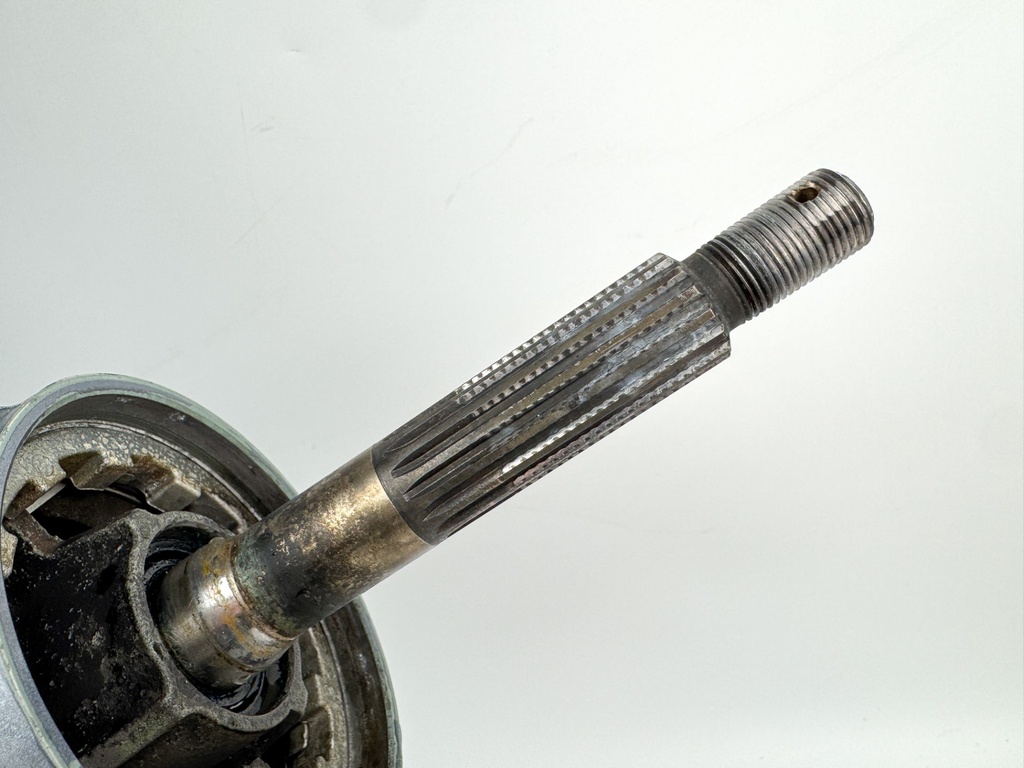 1996-2005 Yamaha 150 175 200 HP 2 Stroke 25" XL Lower Unit Gear Case 64E-45300-24-8D