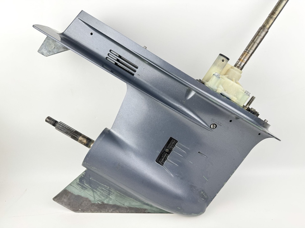 1996-2005 Yamaha 150 175 200 HP 2 Stroke 25" XL Lower Unit Gear Case 64E-45300-24-8D