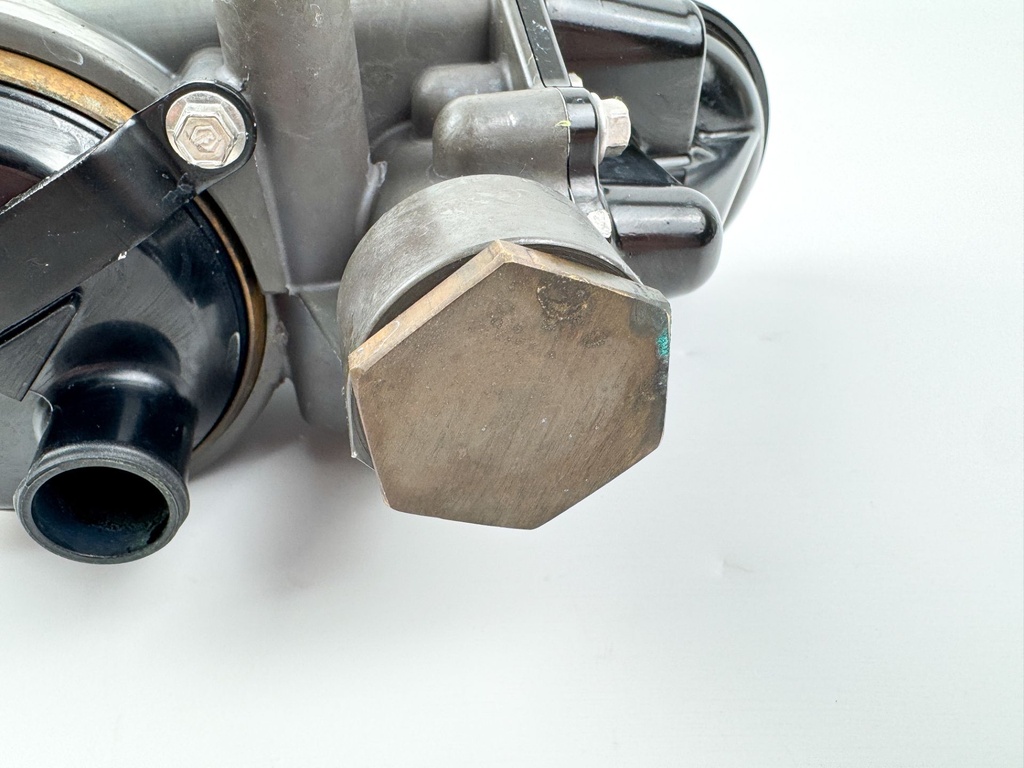 2007 Mercury 135 HP 4 Stroke Outboard Integrated Oil Cooler Module 892801T01 OEM