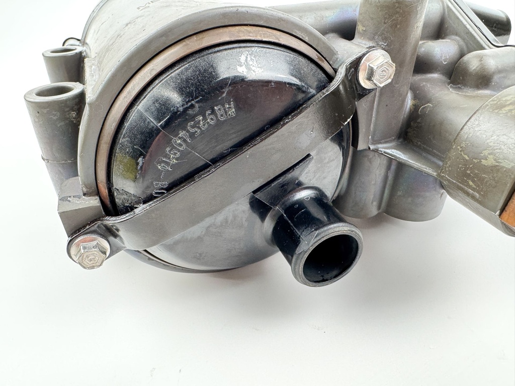 Mercury 135 150 175 HP L4 Verado Oil Cooler Assembly 892801T01