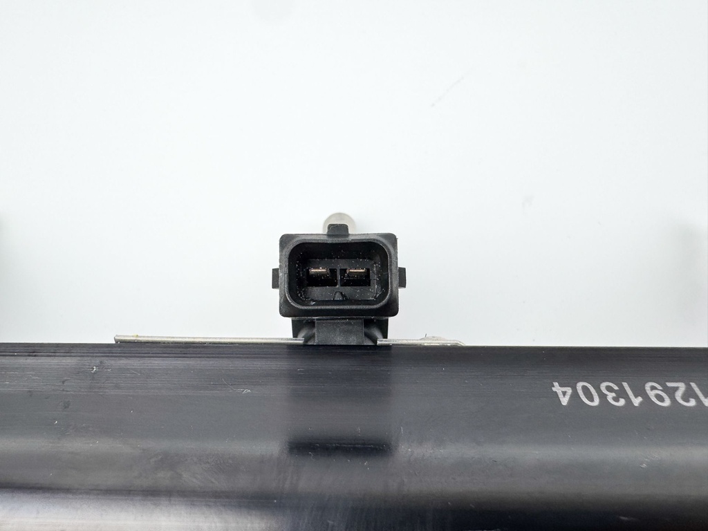 2012 Mercury 300 HP 4 Stroke Outboard Fuel Injector Set W/ Rail 8M0041571 OEM