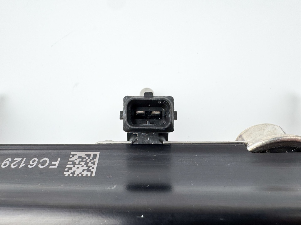 2012 Mercury 300 HP 4 Stroke Outboard Fuel Injector Set W/ Rail 8M0041571 OEM