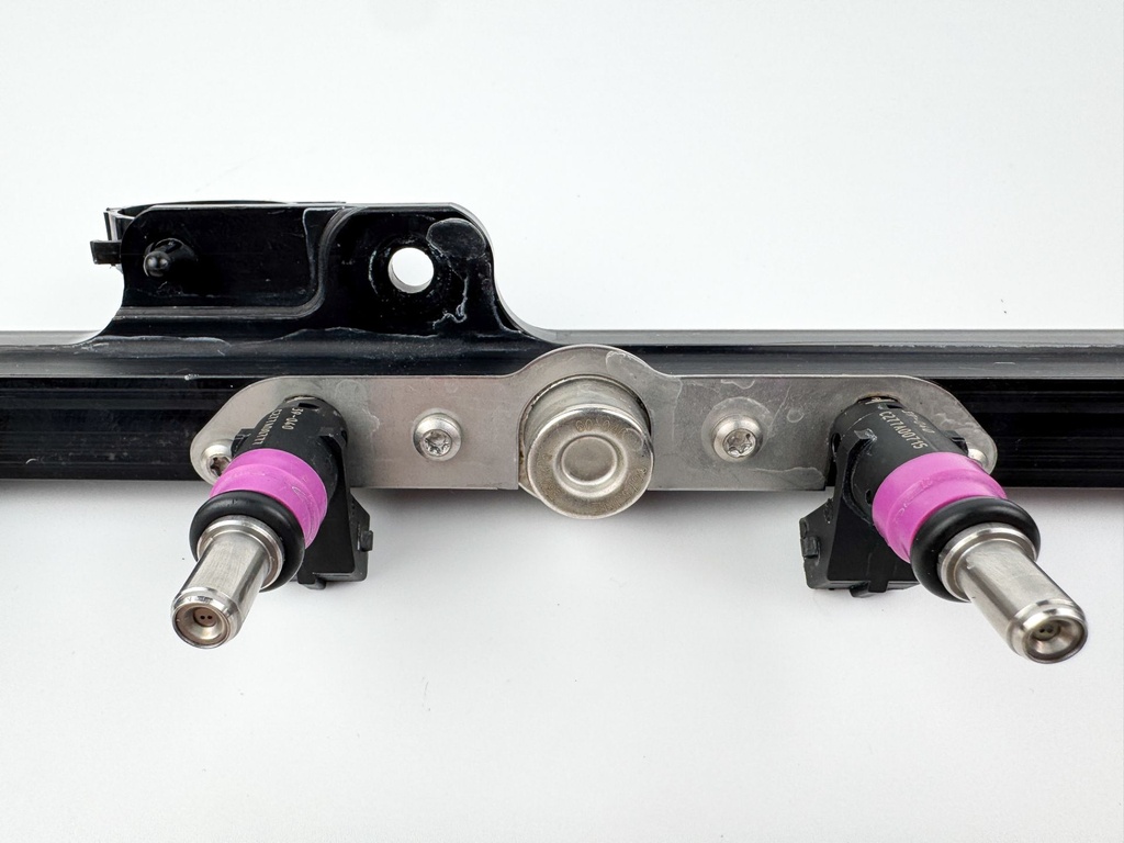 2012 Mercury 300 HP 4 Stroke Outboard Fuel Injector Set W/ Rail 8M0041571 OEM