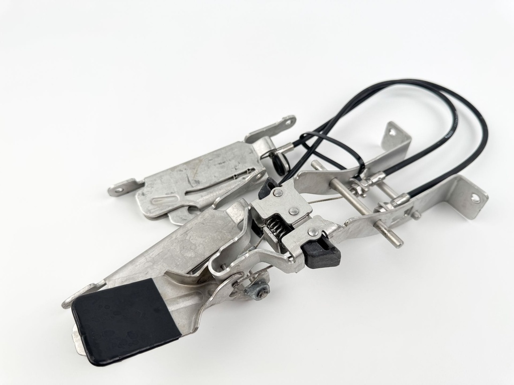 2012 Mercury 300 HP 4 Stroke Outboard Side Cowling Latch 888974A02 OEM