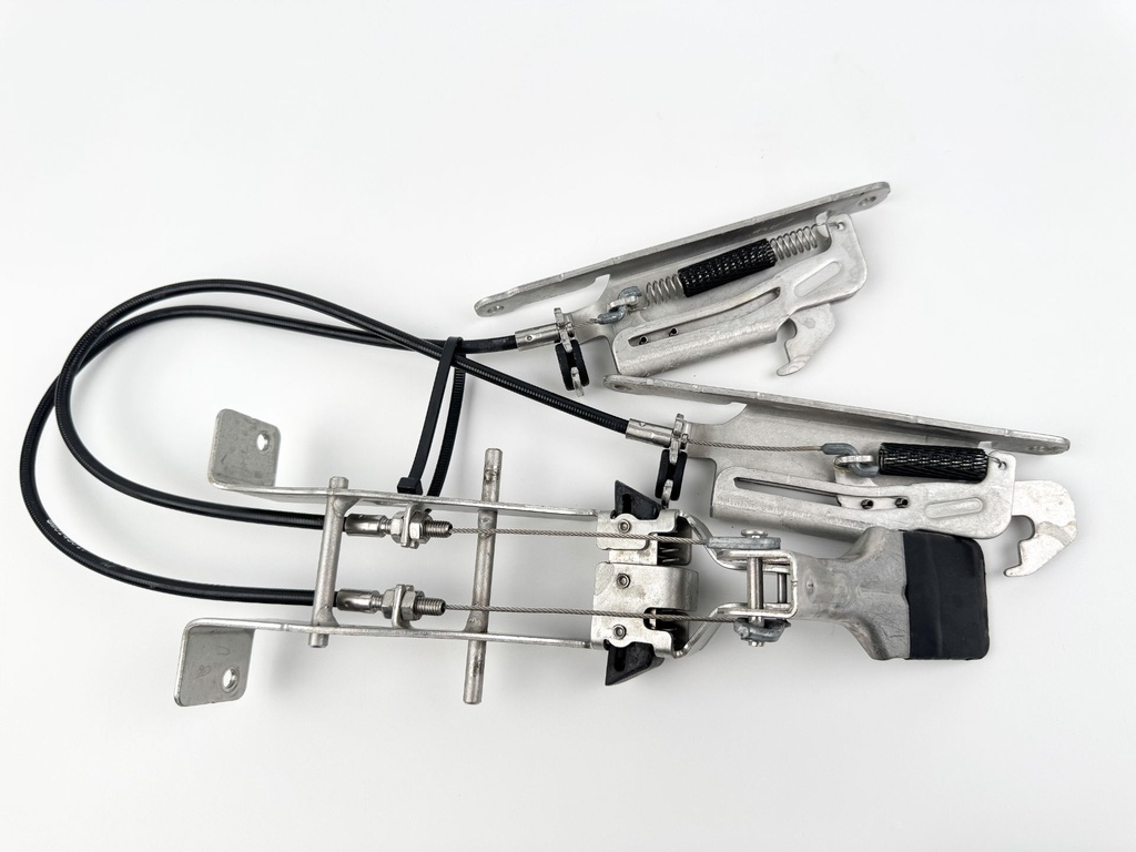 2012 Mercury 300 HP 4 Stroke Outboard Side Cowling Latch 888974A02 OEM